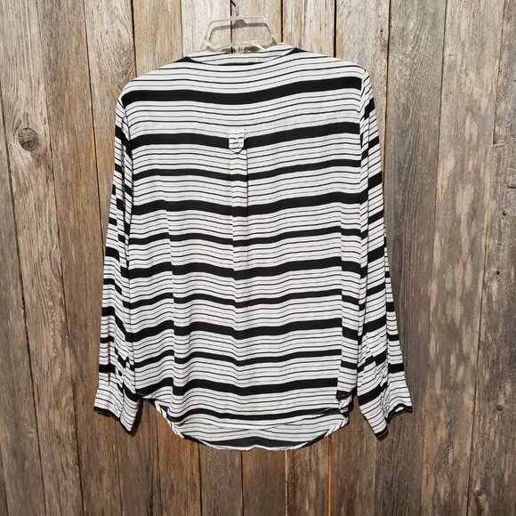 Torrid 0X Women's Top Blouse Black White Striped Long Sleeve V Neck Henley Plus - Picture 5 of 7